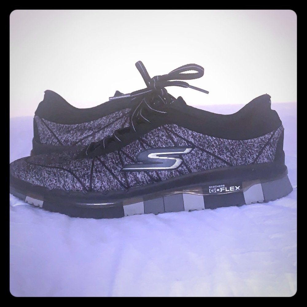 Sketchers goflex walking shoe